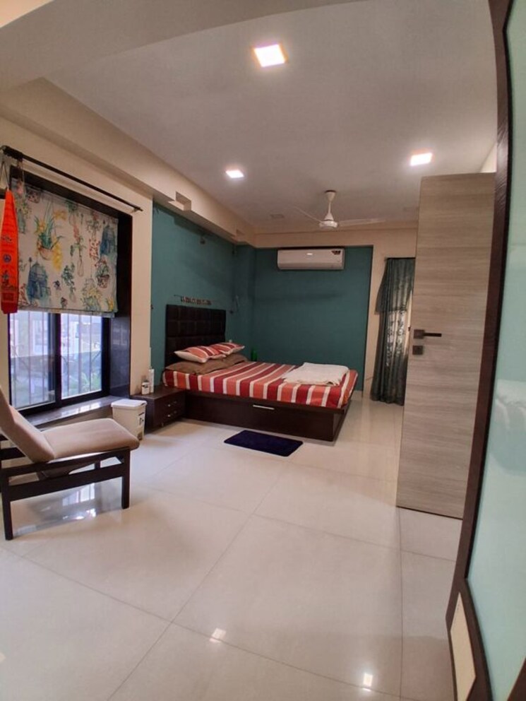 Bedroom, lokhandwala complex 4 Bedroom 1400 Sq.Ft. Apartment In Lokhandwala Complex Mumbai 9912010
