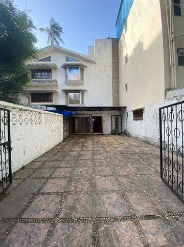 6 BHK Villa – Exterior View View at Juhu Scheme, Juhu - for Sale