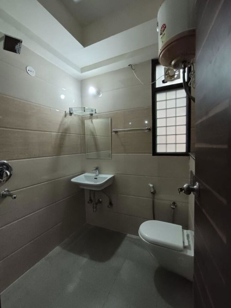 Bathroom, ansal-sushant-lok-i 3 Bedroom 1500 Sq.Ft. Builder Floor In Sector 43 Gurgaon 9912091