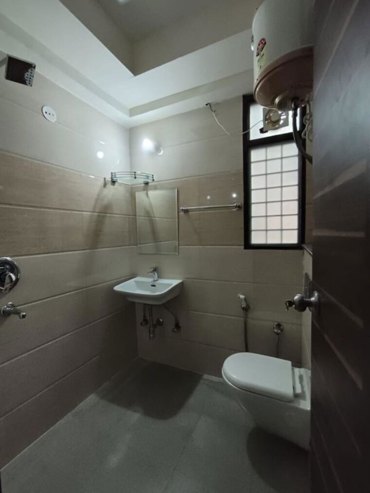 Bathroom, ansal-sushant-lok-i 3 Bedroom 1500 Sq.Ft. Builder Floor In Sector 43 Gurgaon 9912091