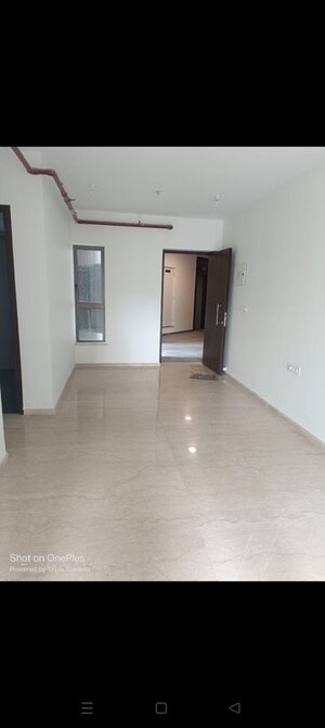 Room in 2 BHK Apartment at Kalpataru Paramount, Kapur Bawdi – for Sale