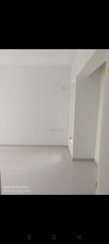 Room in 2 BHK Apartment at Kalpataru Paramount, Kapur Bawdi – for Sale