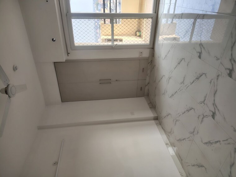 Bathroom, purvanchal-royal-city 3 Bedroom 1815 Sq.Ft. Apartment In Chi V Greater Noida Greater Noida 9912123