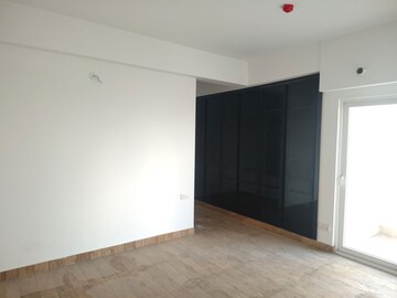 Room in 3 BHK Apartment at Purvanchal Royal City, Chi V Greater Noida – for Sale