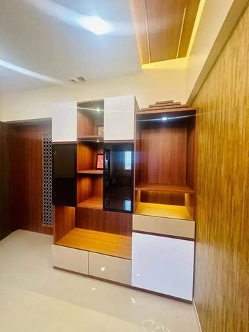 Room in 2 BHK Apartment at Magarpatta City Iris, Hadapsar – for Rent