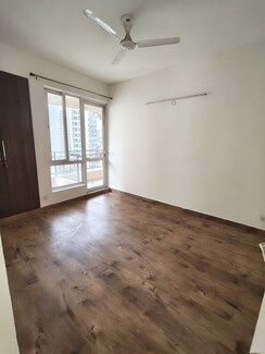 3 BHK + Servant Room Apartment For Rent in Jaypee Greens Kosmos