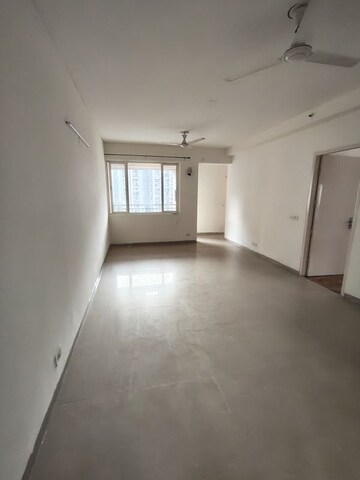 Room in 3 BHK Apartment at Jaypee Greens Kosmos, Sector 134 – for Rent