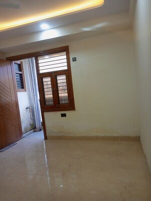 Room in 3 BHK Builder Floor at Sector 73 – for Sale