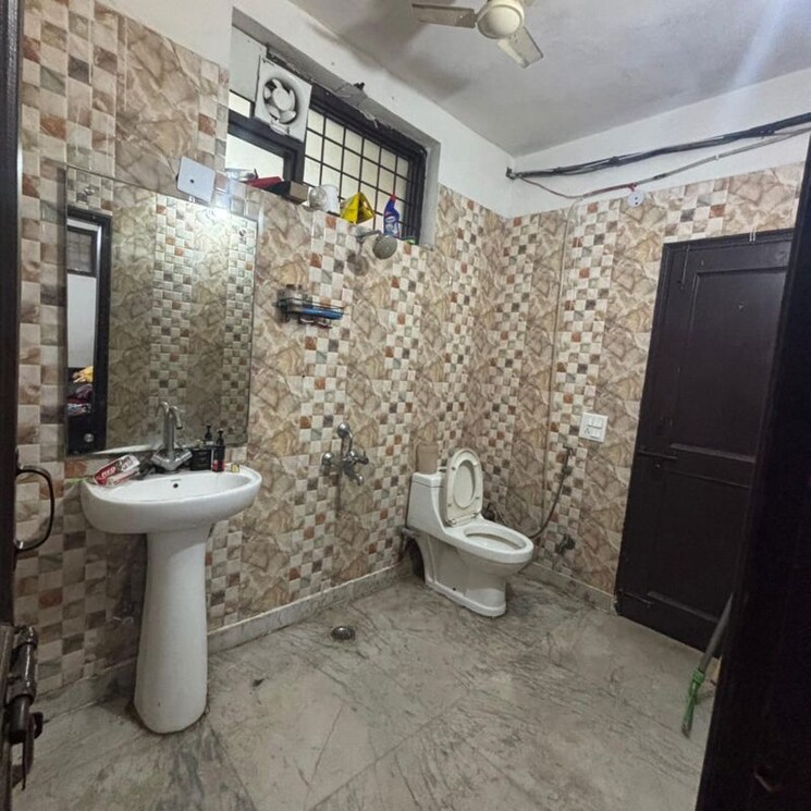 Bathroom, rwa-residential-society-sector-46 2 Bedroom 250 Sq.Yd. Builder Floor In Jharsa Gurgaon 9912204