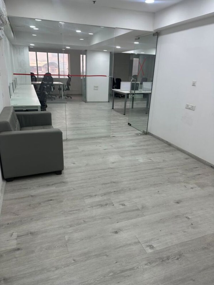  Parking, udyog vihar phase 4 Commercial Office Space 2000 Sq.Ft. In Udyog Vihar Phase 4 Gurgaon 9889945