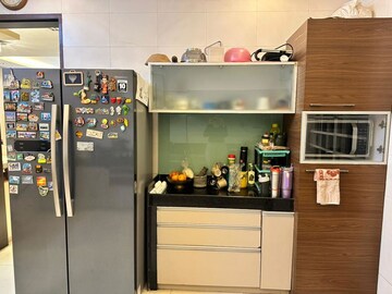 Furnished Amenities in 4 BHK Apartment at Sheth Vasant Lawns, Laxmi Nagar – for Sale