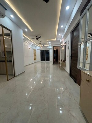 Building Lobby in 3 BHK Apartment at Smart World Orchard, Sector 61 – for Rent