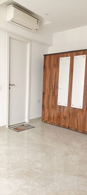 Room in 3 BHK Apartment at Hiranandani Estate, Ghodbunder Road – for Rent