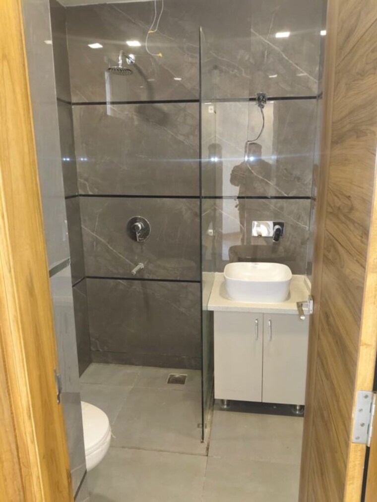 Bathroom, bptp-district-phase-2 3 Bedroom 145 Sq.Yd. Builder Floor In Sector 84 Faridabad 9912335