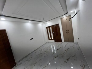 Room in 2 BHK Apartment at BPTP Discovery Park, Sector 80 – for Rent