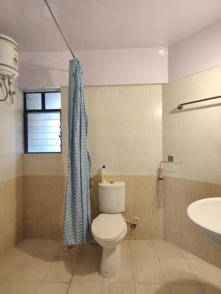 Bathroom, kumar-kruti 2.5 Bedroom 1200 Sq.Ft. Apartment In Kalyani Nagar Pune 9912431