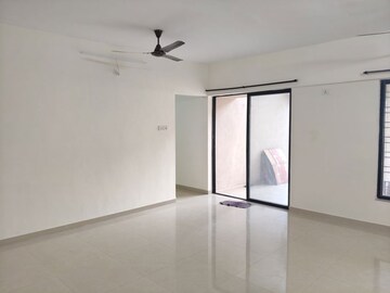 Room in 2.5 BHK Apartment at Kumar Kruti, Kalyani Nagar – for Rent