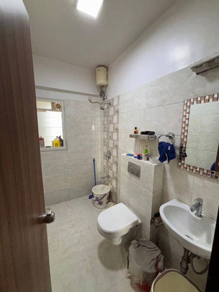 Bathroom, jp-eminence 2 Bedroom 577 Sq.Ft. Apartment In Andheri West Mumbai 9912461