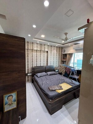 Bedroom in 2 BHK Apartment at JP Eminence, Andheri West – for Rent