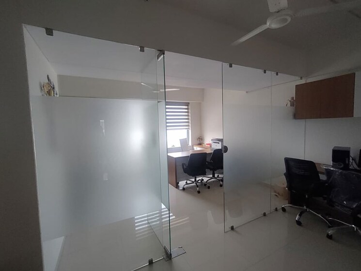 Team Area, sola Commercial Office Space 700 Sq.Ft. In Sola Ahmedabad 9912478