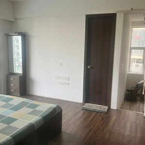 Room in 3 BHK Apartment at The Wadhwa The Nest, Andheri West – for Rent