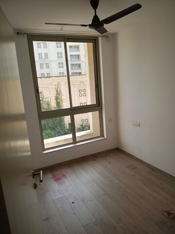 Room in 1 BHK Apartment at Metropolis Bayside, Kasarvadavali – for Sale