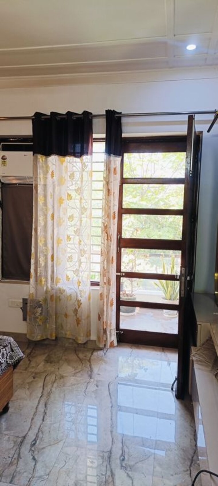 Living Room, sector 85 3 Bedroom 250 Sq.Yd. Builder Floor In Sector 85 Faridabad 9912500