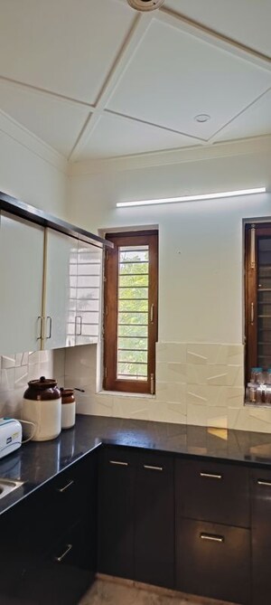 Room in 3 BHK Builder Floor at Sector 85 – for Rent