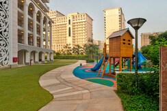 3 BHK + Servant Room Apartment For Rent in DLF The Skycourt