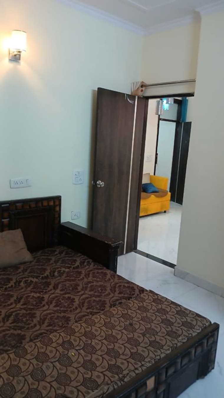 Room, patel nagar 3 Bedroom 1003 Sq.Ft. Apartment In Patel Nagar Gurgaon 9912651