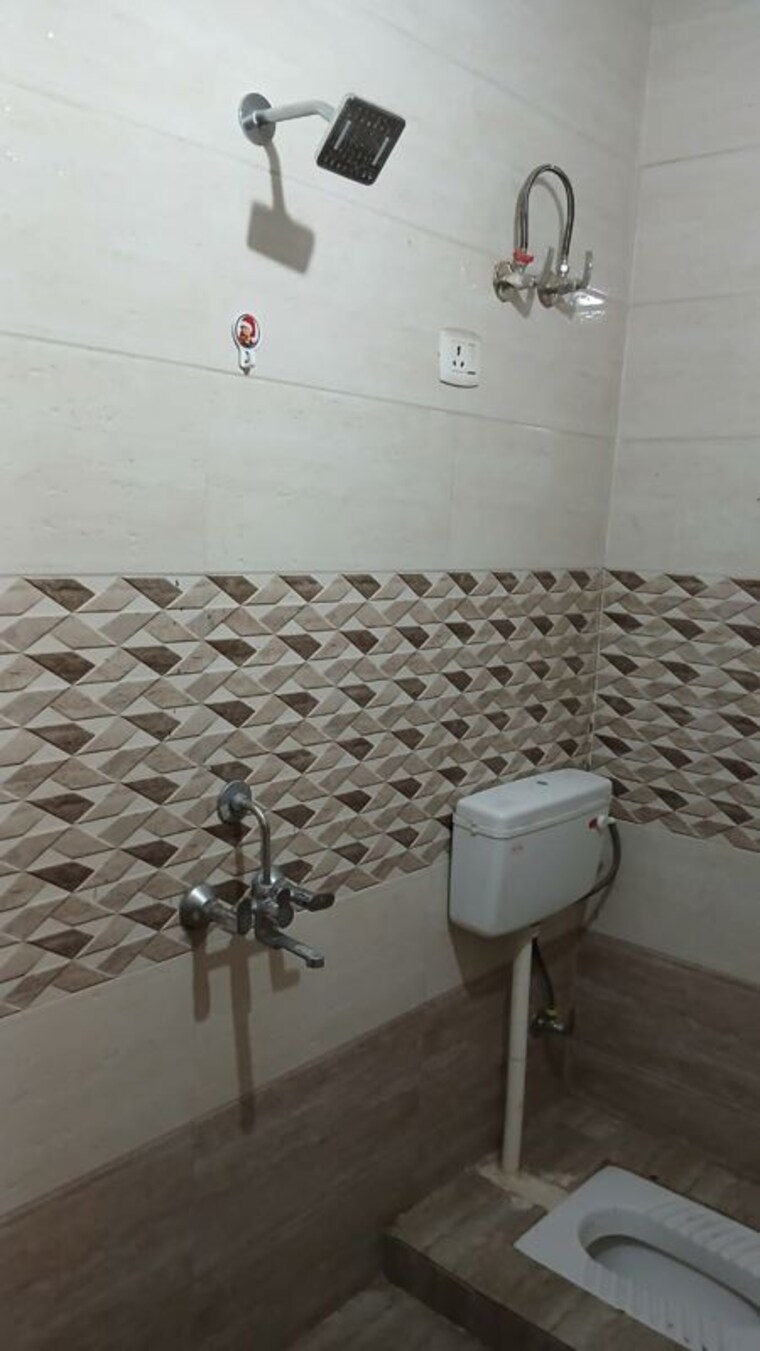 Bathroom, patel nagar 3 Bedroom 1006 Sq.Ft. Apartment In Patel Nagar Gurgaon 9912653