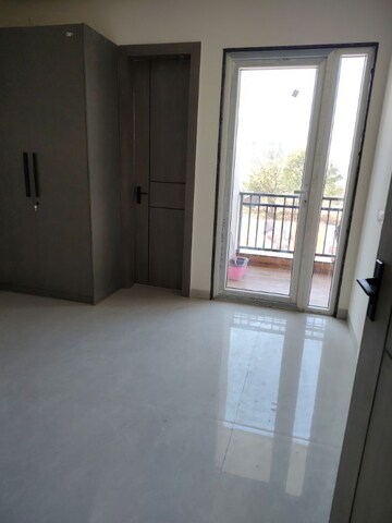 Room in 3 BHK Builder Floor at Shree Vardhman Nature Valley, Sector 70 – for Sale