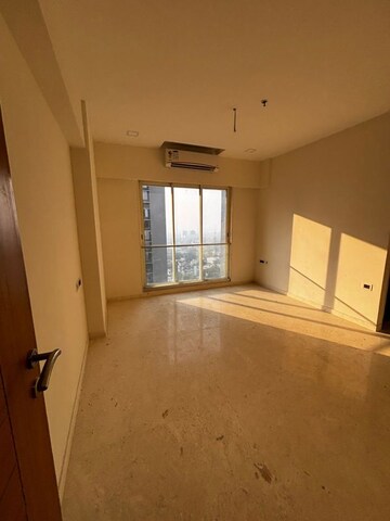Room in 3 BHK Apartment at Ekta Tripolis, Goregaon West – for Rent
