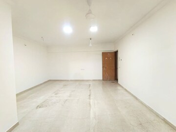 Room in 2 BHK Apartment at MM Spectra, Chembur – for Rent