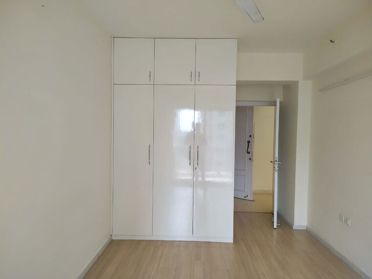 Room, dlf-the-skycourt 3 Bedroom 1900 Sq.Ft. Apartment In Sector 86 Gurgaon 9912674