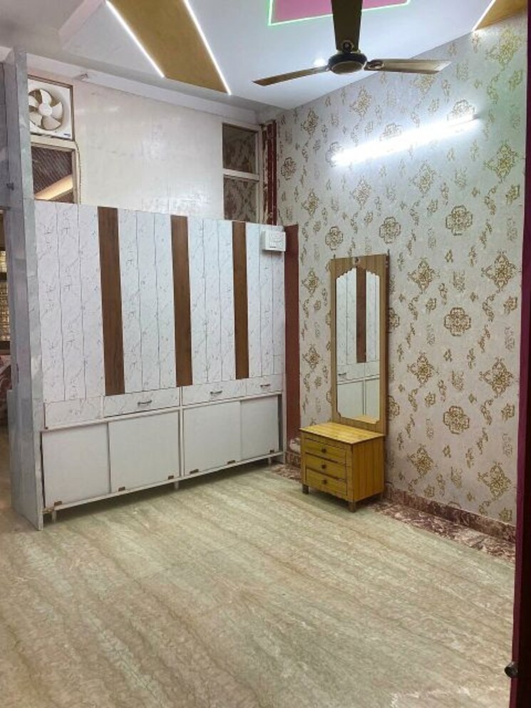 Room, dhakoli 2.5 Bedroom 104 Sq.Yd. Builder Floor In Dhakoli Zirakpur 9912807