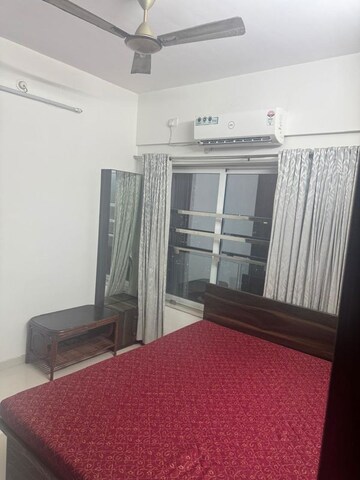 Room in 2 BHK Apartment at Romell Aether, Goregaon East – for Rent