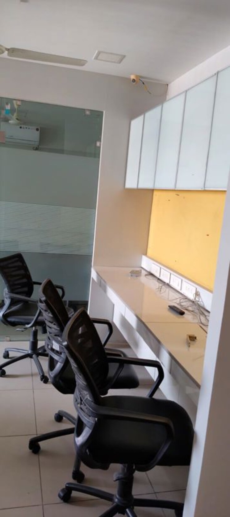 Team Area, navrangpura Commercial Office Space 950 Sq.Ft. In Navrangpura Ahmedabad 9912913