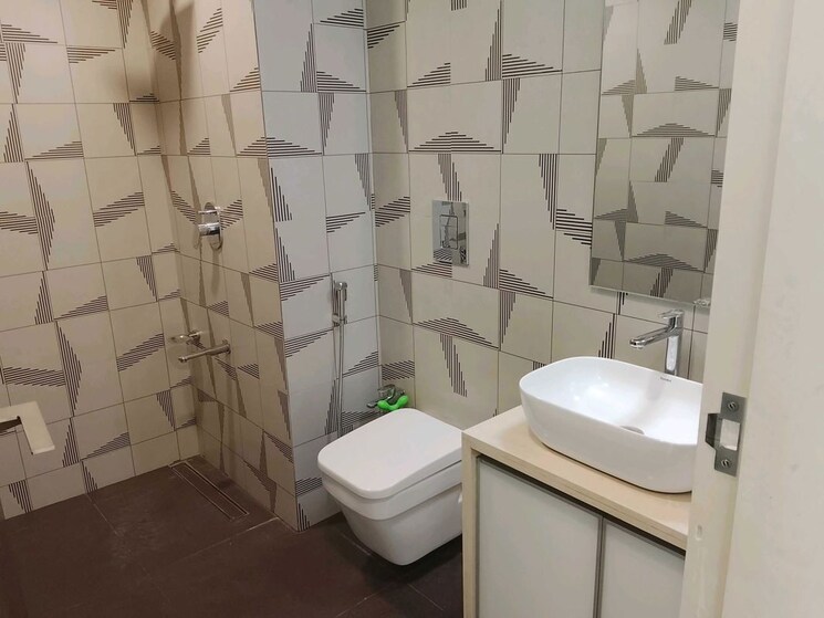 Bathroom, lodha-world-view 4 Bedroom 1989 Sq.Ft. Apartment In Worli Mumbai 9912888