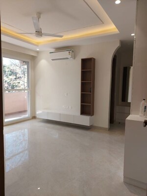 Room in 3.5 BHK Builder Floor at Versalia WoodWinds, Sector 67 – for Rent