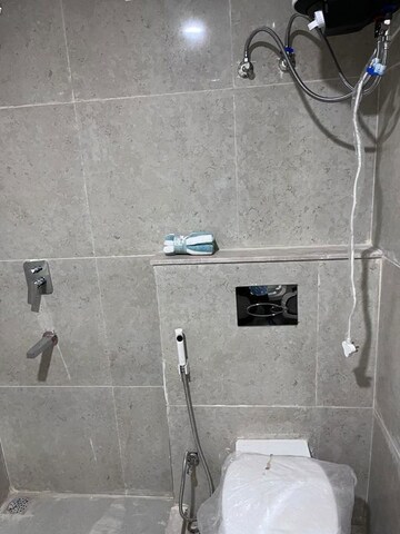 Furnished Amenities in 3.5 BHK Builder Floor at Versalia WoodWinds, Sector 67 – for Rent