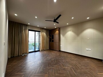 Room in 4 BHK Builder Floor at Adani Samsara, Sector 60 – for Sale