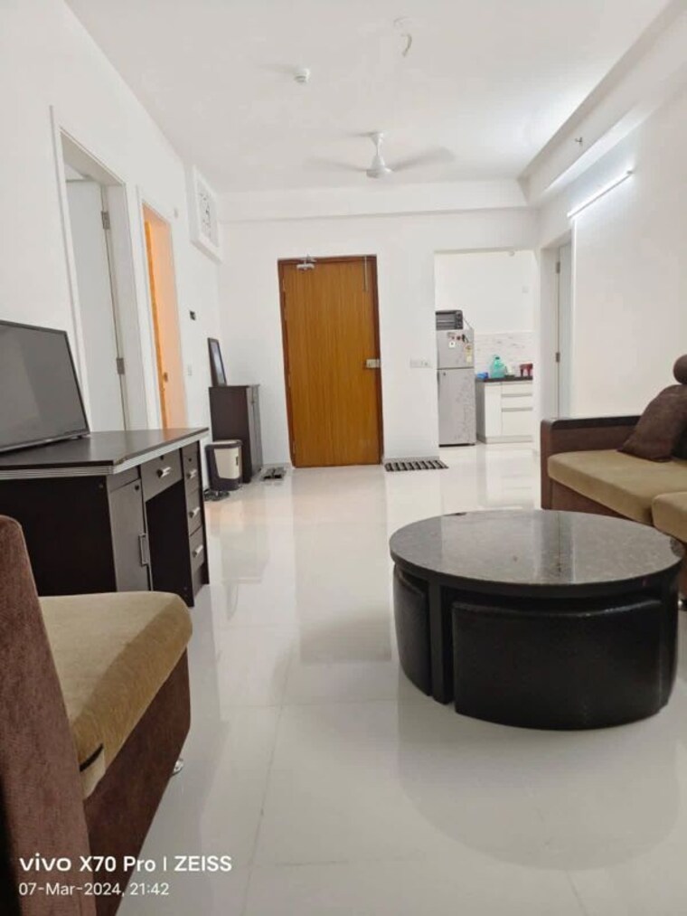 Living Room, amanora-gold-towers 2 Bedroom 950 Sq.Ft. Apartment In Hadapsar Pune 9913086