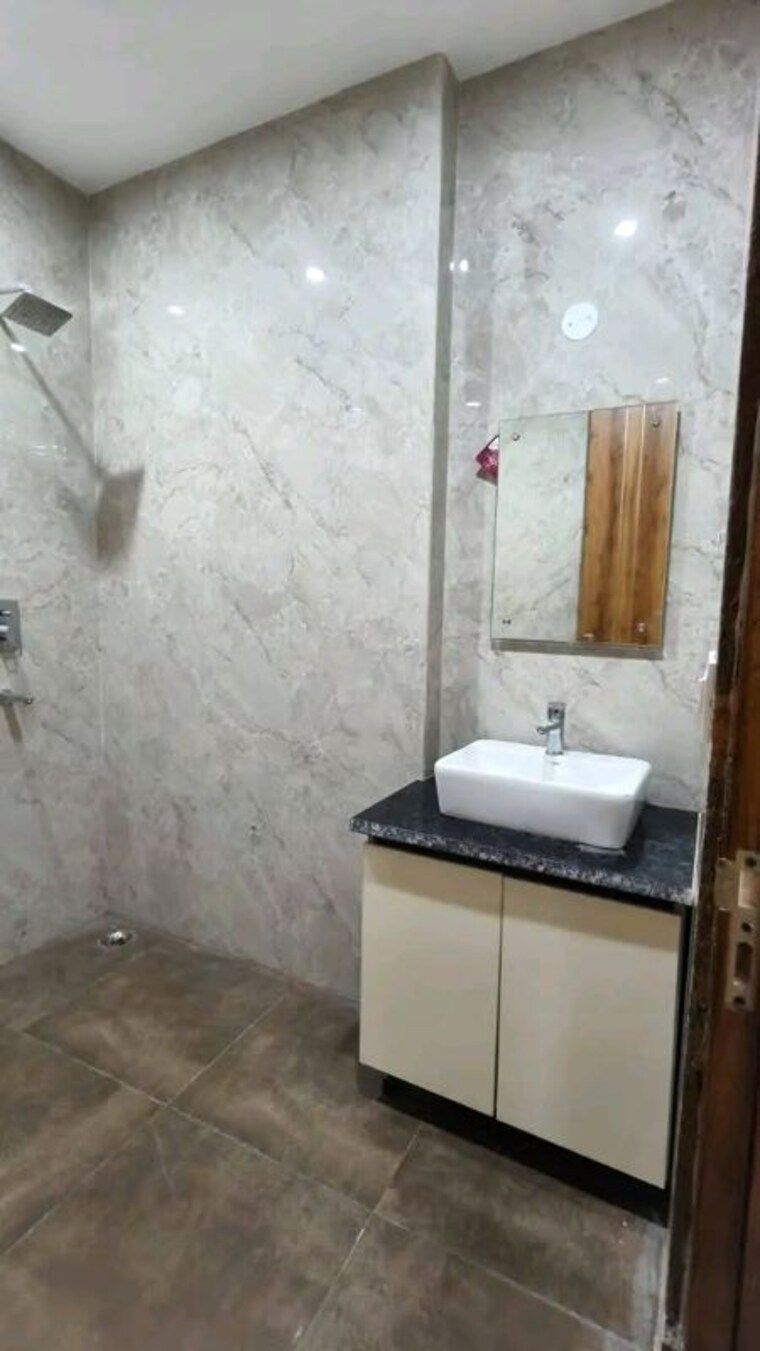 Bathroom, palm-residency-chhatarpur 1 Bedroom 500 Sq.Ft. Apartment In Chattarpur Delhi 9913106