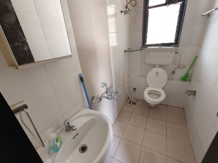 Bathroom, parshwanath-galaxy 2 Bedroom 750 Sq.Ft. Apartment In Ghodbunder Road Thane 9913140
