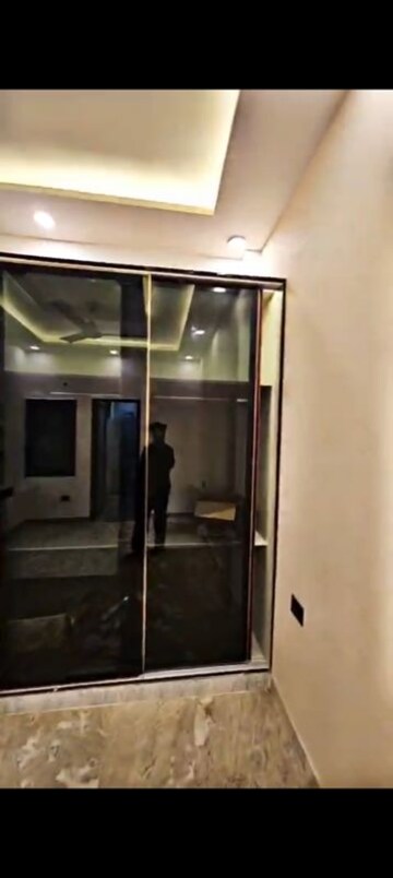 Furnished Amenities in 3 BHK Builder Floor at Vaishali Sector 5 – for Sale