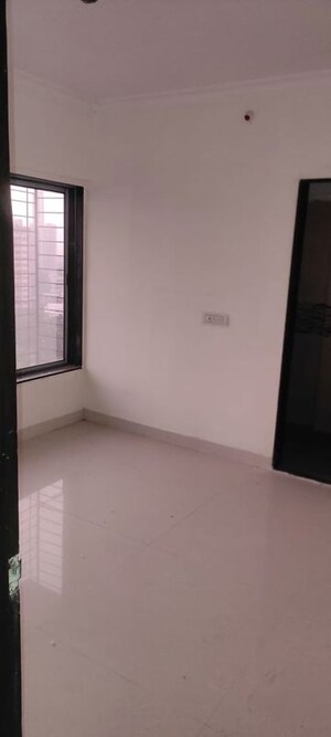Room in 1 BHK Apartment at Goregaon East – for Sale