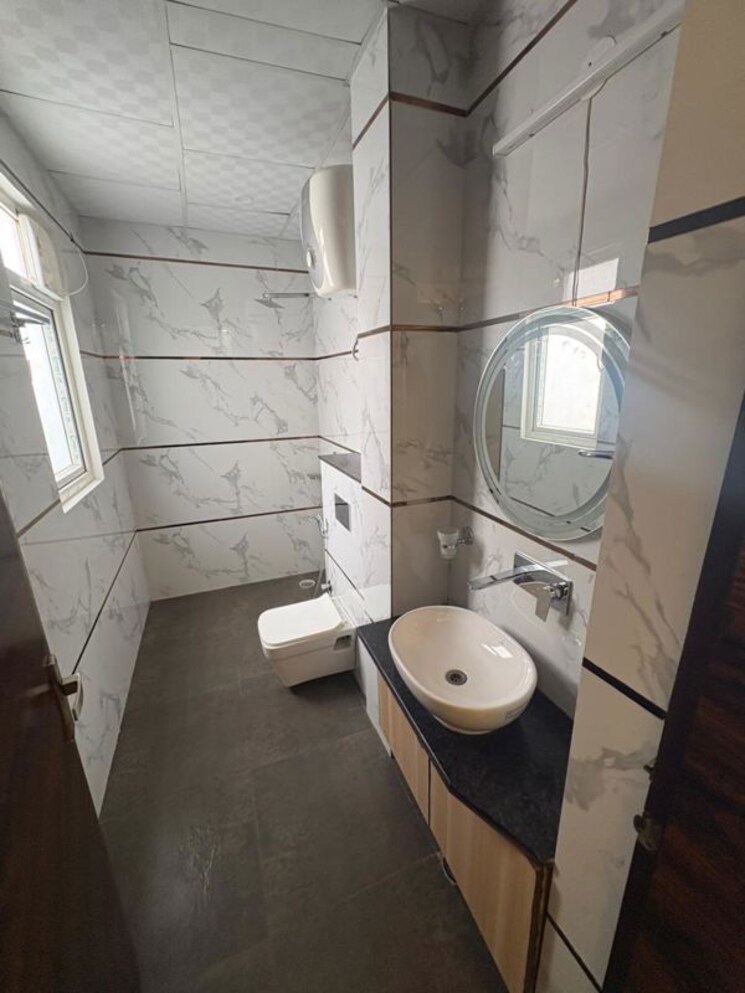 Bathroom, huda-staff-colony 3 Bedroom 2210 Sq.Ft. Builder Floor In Sector 46 Gurgaon 9913171