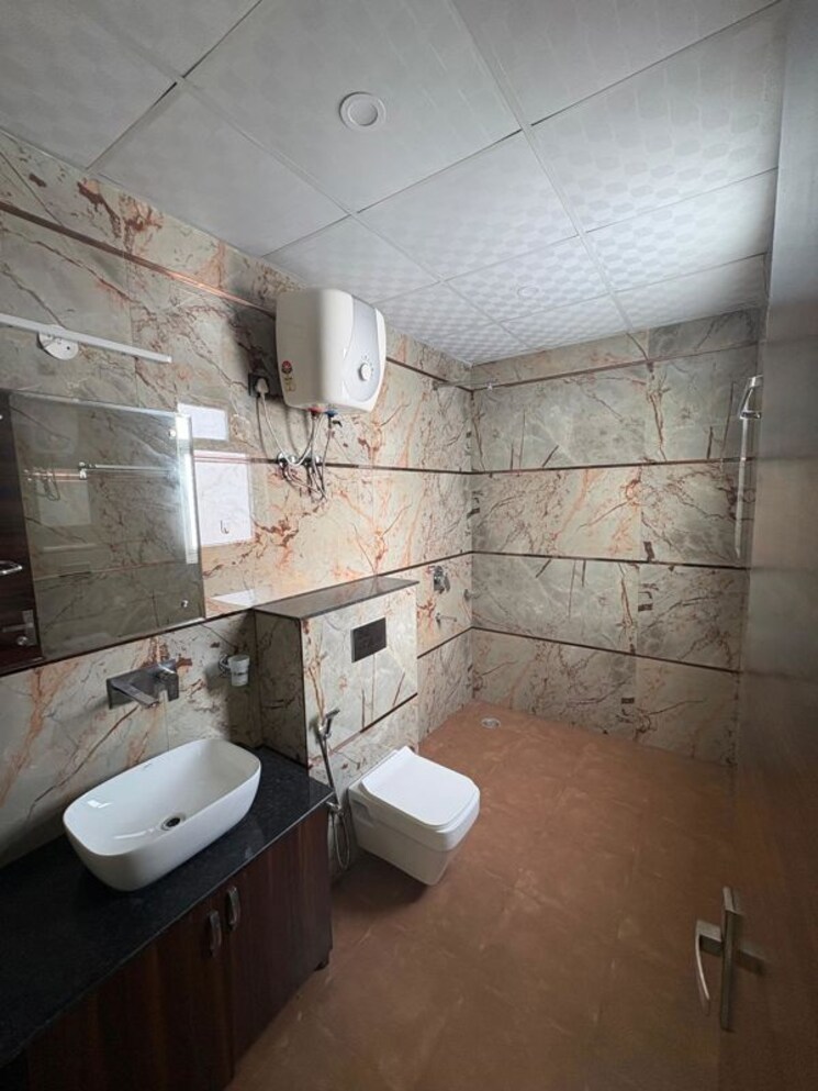 Bathroom, huda-staff-colony 3 Bedroom 2210 Sq.Ft. Builder Floor In Sector 46 Gurgaon 9913184