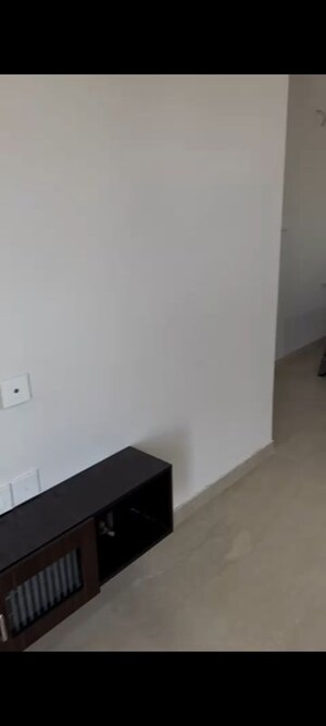 Room in 2 BHK Apartment at Lodha Primo, Parel – for Rent